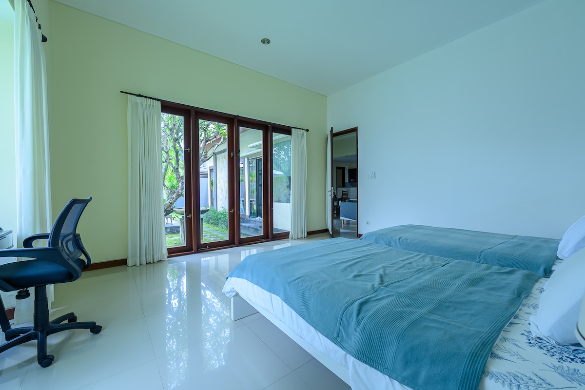 Lucky Lily Villa