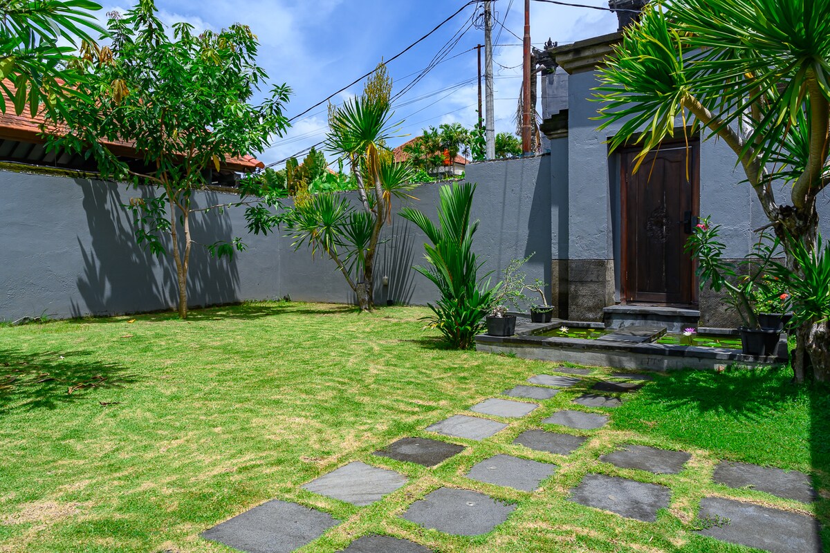 Lucky Lily Villa