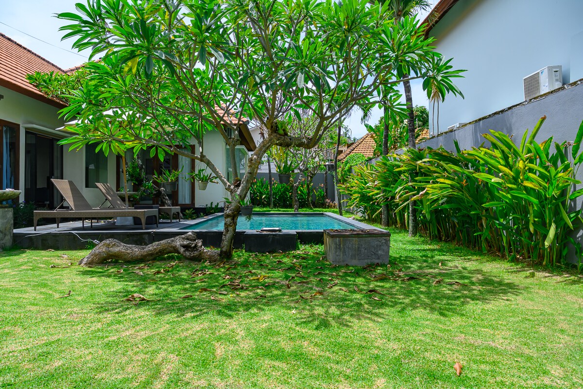 Lucky Lily Villa