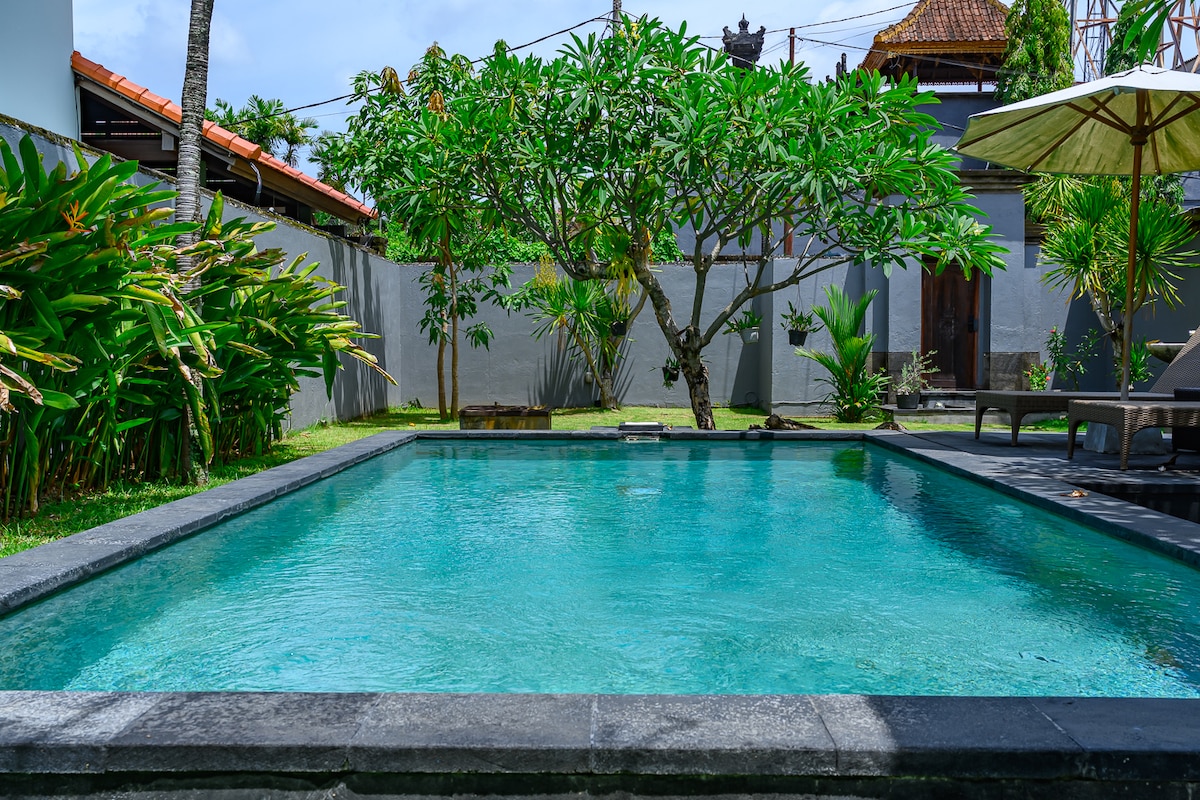 Lucky Lily Villa