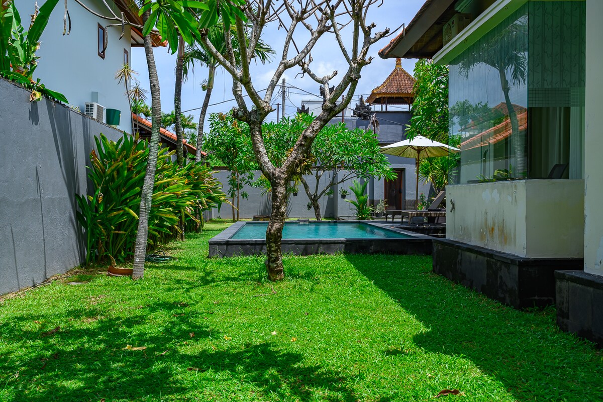 Lucky Lily Villa