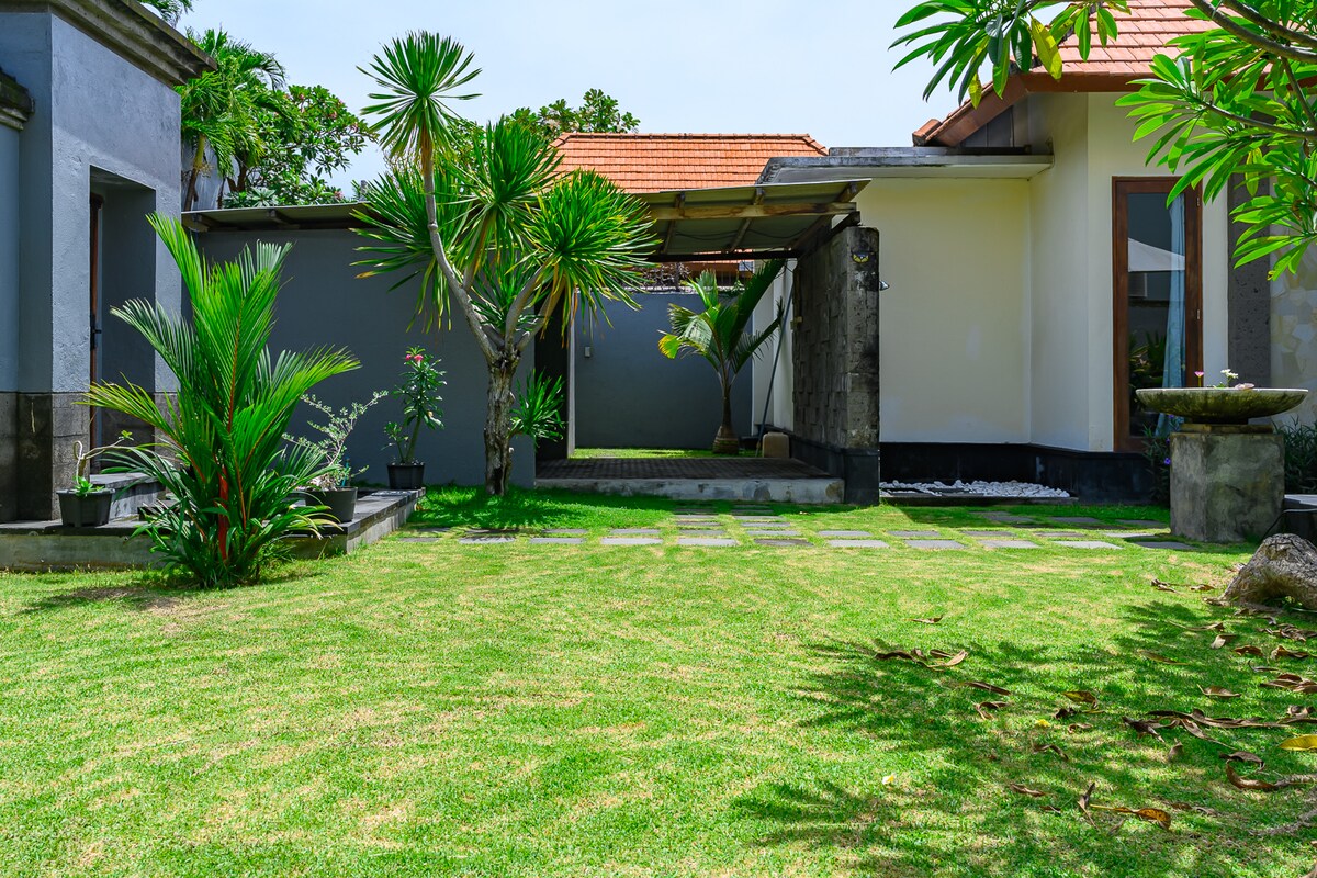 Lucky Lily Villa