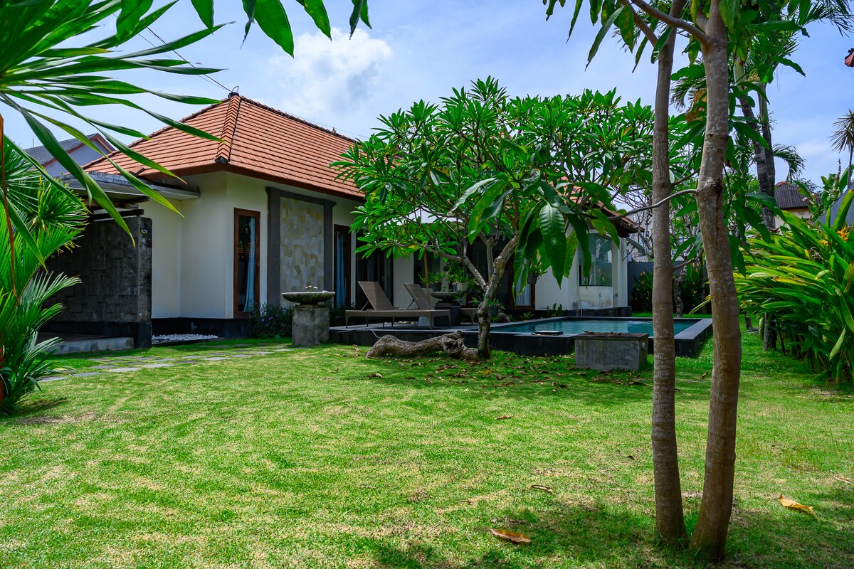 Lucky Lily Villa