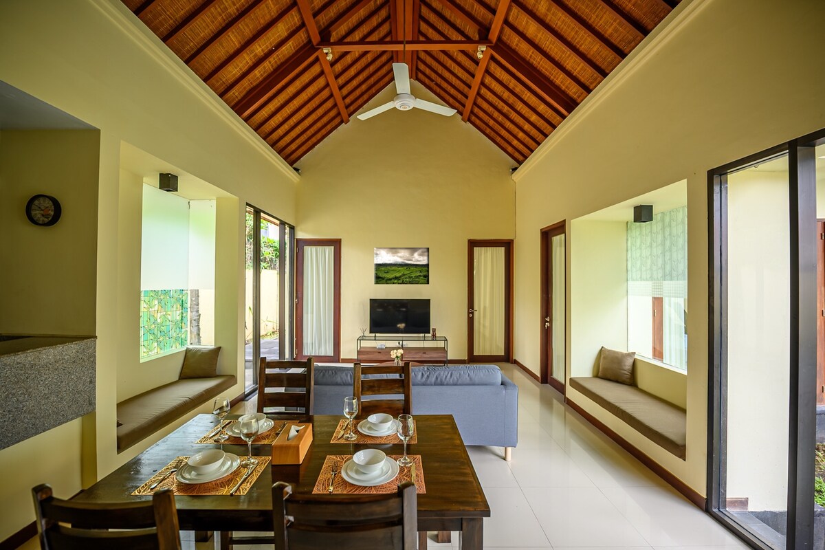 Lucky Lily Villa