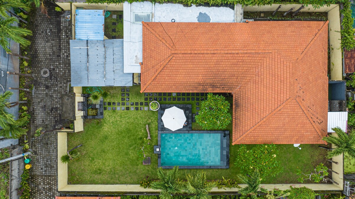 Lucky Lily Villa