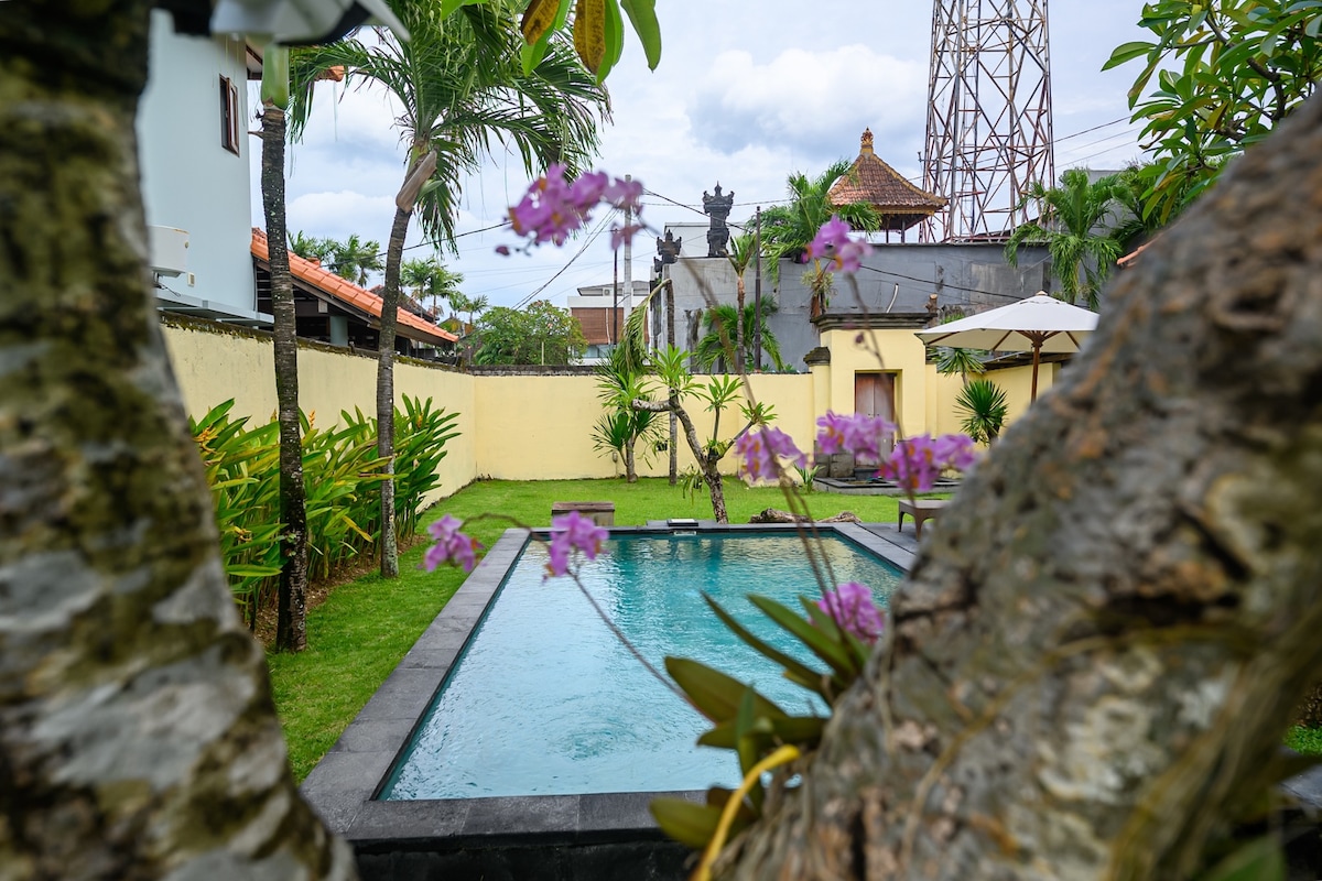 Lucky Lily Villa