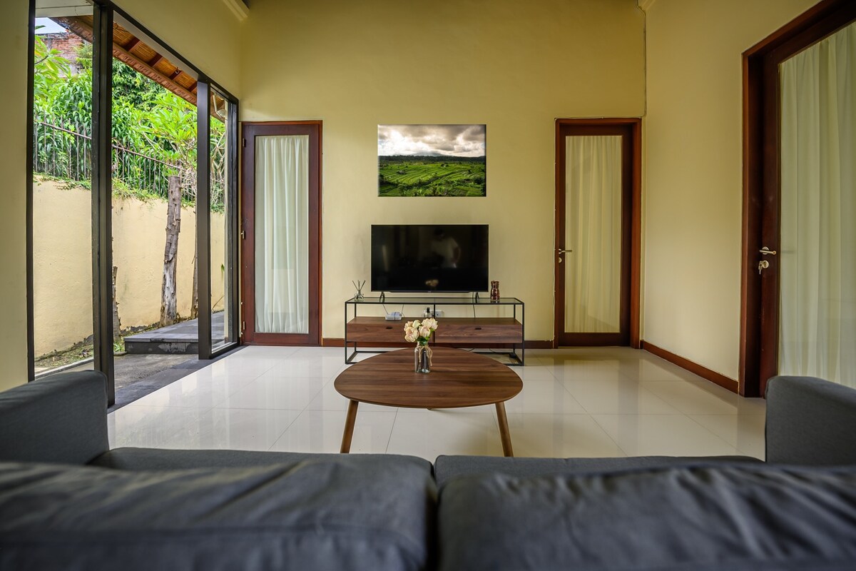 Lucky Lily Villa