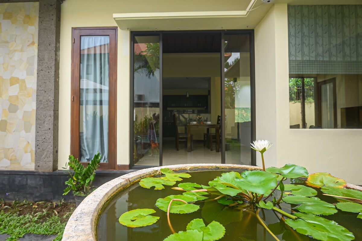 Lucky Lily Villa