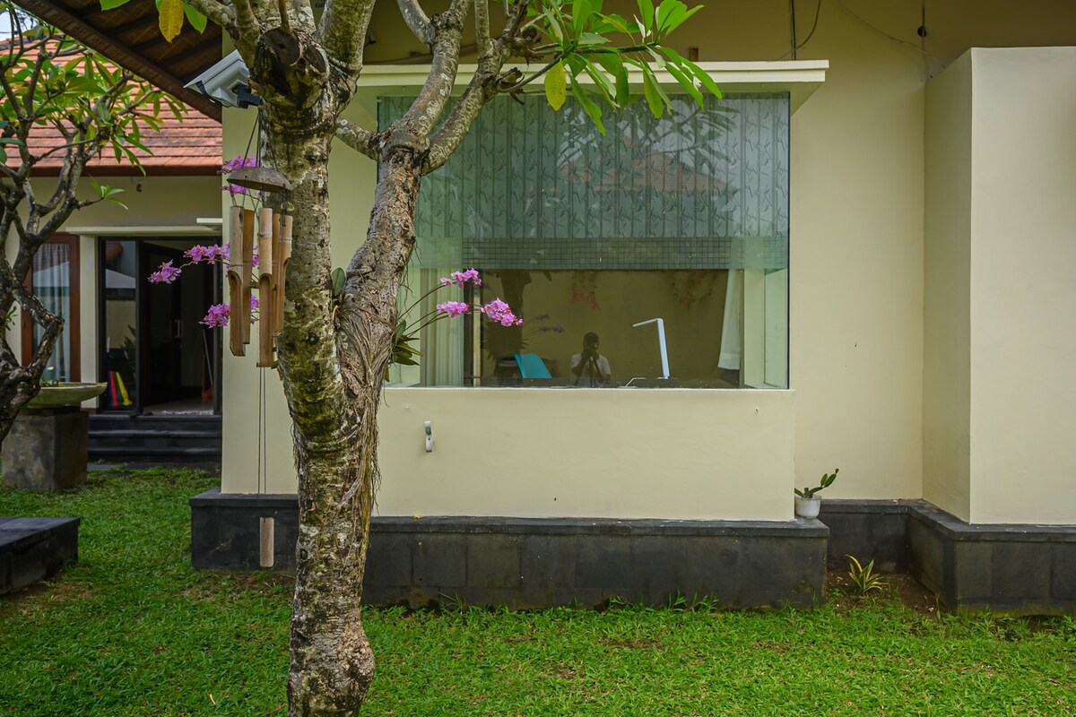 Lucky Lily Villa