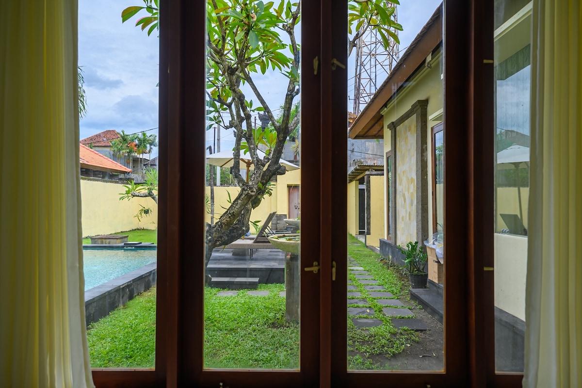 Lucky Lily Villa