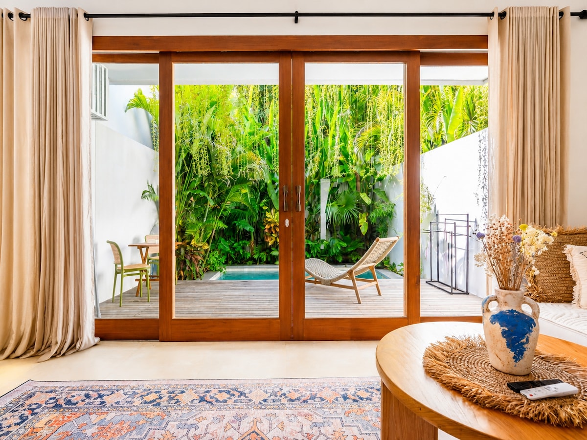 Modern 2BR Pool Townhouse in Sanur — Living room photo 2