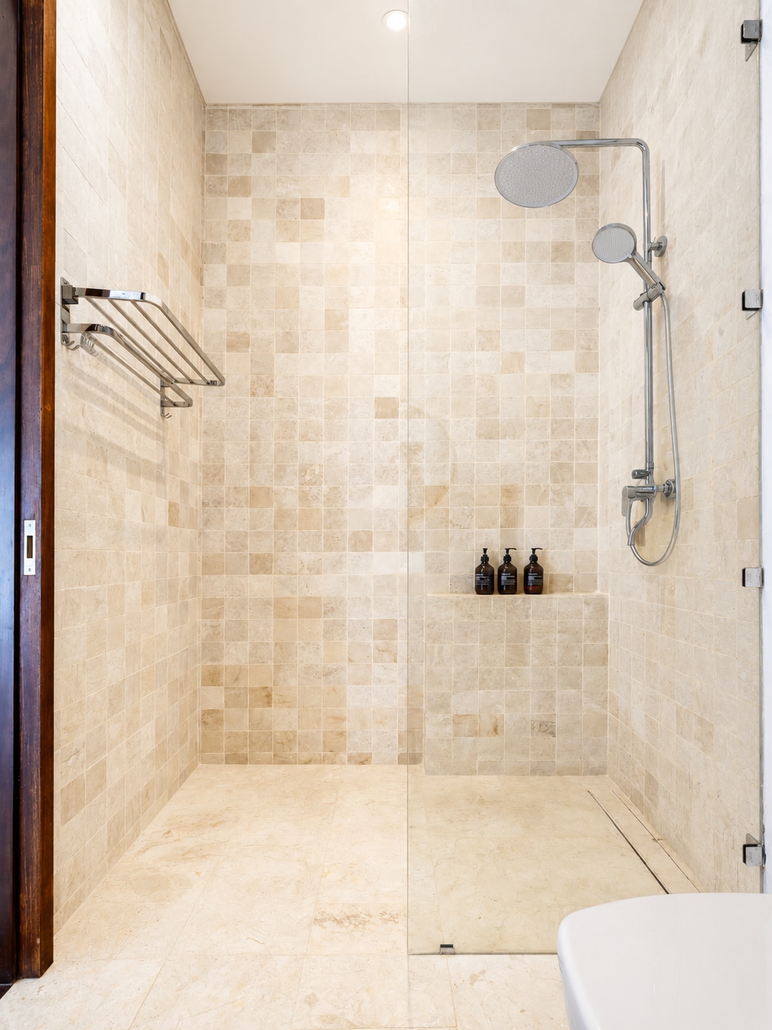 Modern 2BR Pool Townhouse in Sanur — Full bathroom 1 photo 2