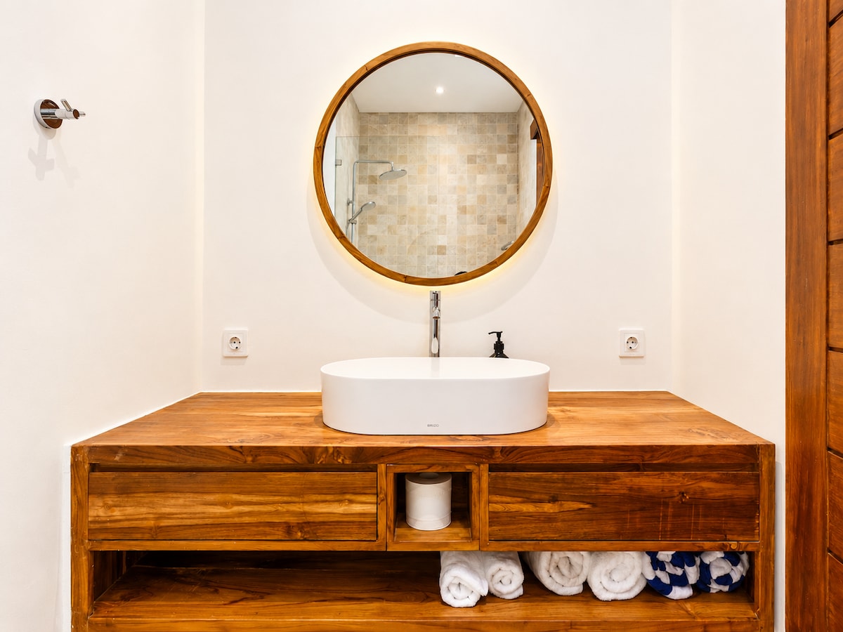 Modern 2BR Pool Townhouse in Sanur — Half bathroom photo 1