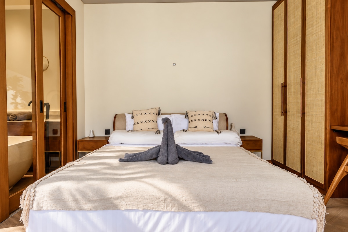 Sun-Lit 3BR Pool Villa in Sanur